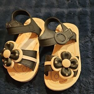 Girls' Black and Cream Flower Strap Sandals
